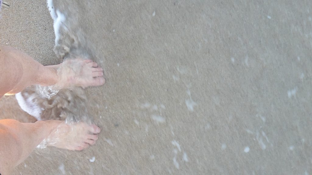 toes in surf